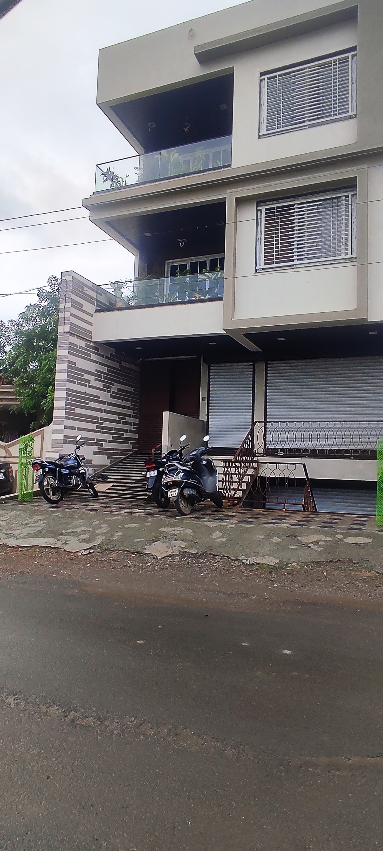 Diagnostic imaging at Raut's Clinic